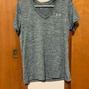Under Armour Women's Heathered green V-Neck Tee- size medium